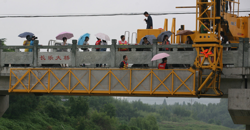 桥检车租赁案例：桥梁检测车在长乐大桥检测桥梁
